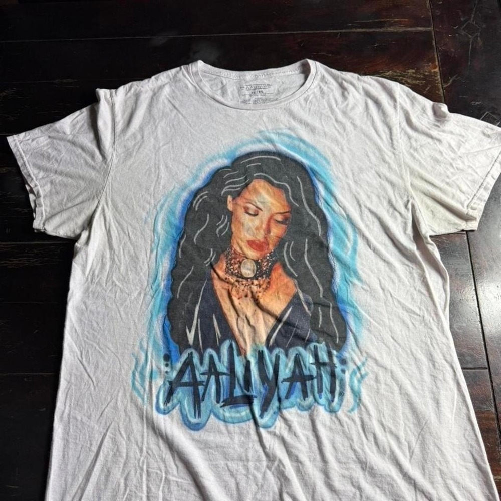 Aaliyah Graphic T-Shirt Unisex XL White Airbrush Style Portrait 100% Cotton